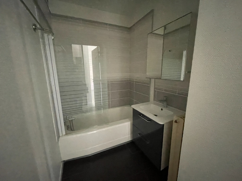 Lille Nationale - T1 de 29,16m² - Cuisine équipée et Parking