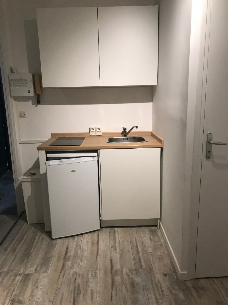 T1 meublé de 14.80m² refait à neuf 