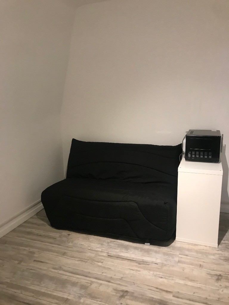 T1 meublé de 14.80m² refait à neuf 