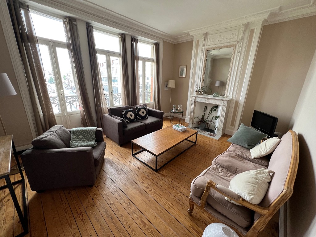 Location appartement - Bel appartement ancien de type 3 meublé - Vieux Lille