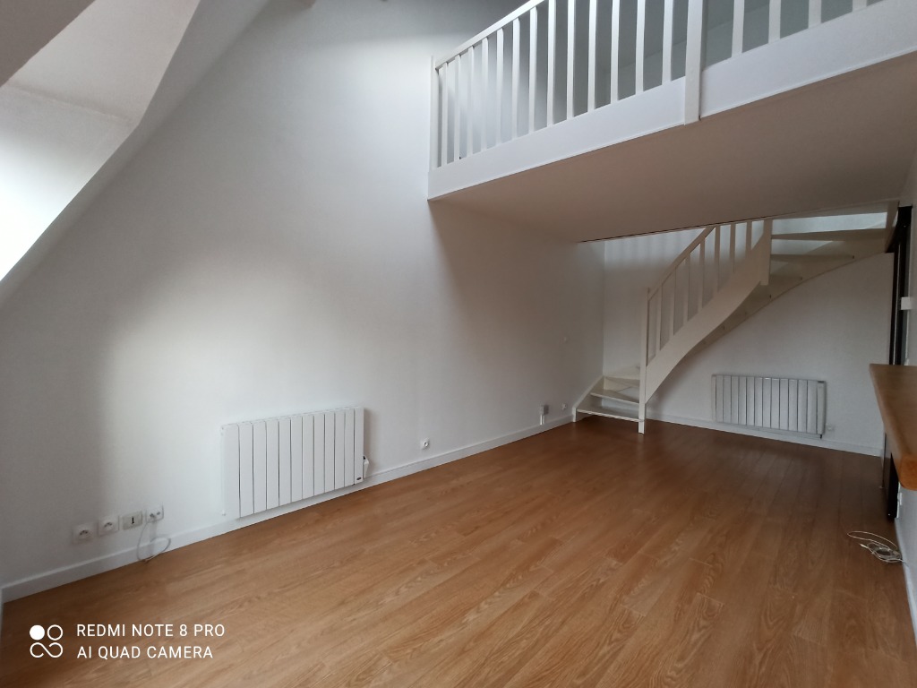 Lomme Bourg - Duplex T1Bis- Garage - Non meublé 
