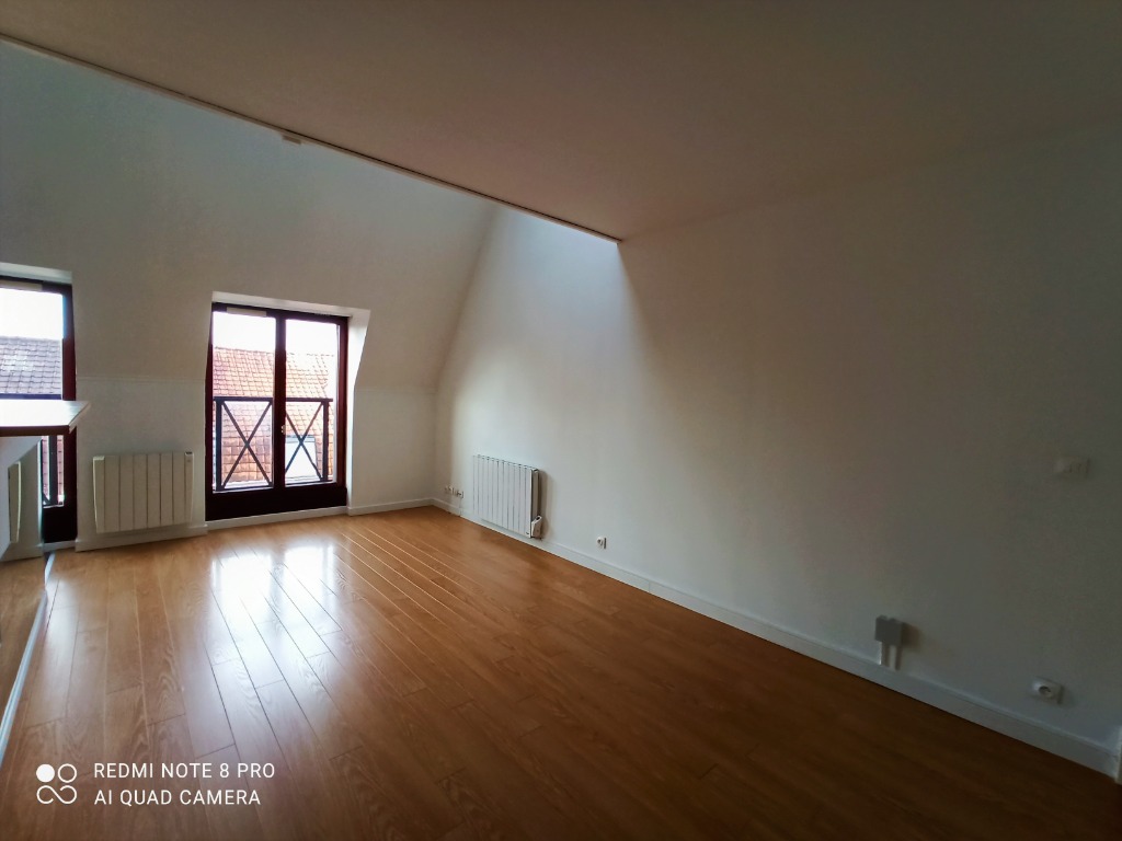 Lomme Bourg - Duplex T1Bis- Garage - Non meublé 
