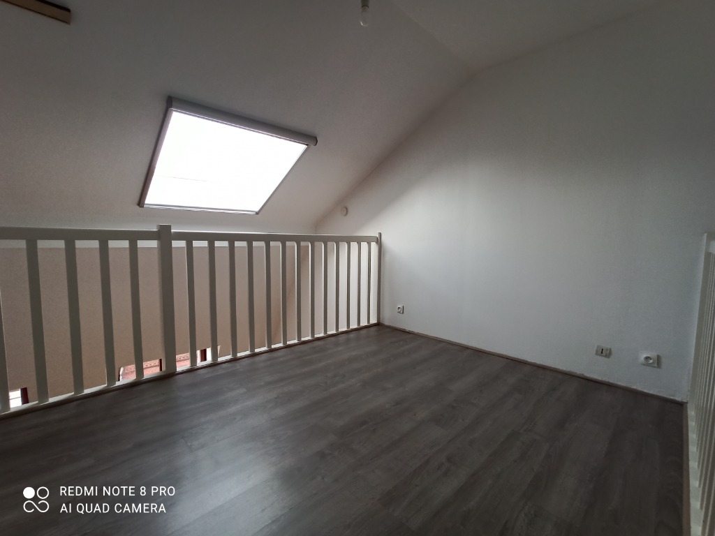 Lomme Bourg - Duplex T1Bis- Garage - Non meublé 