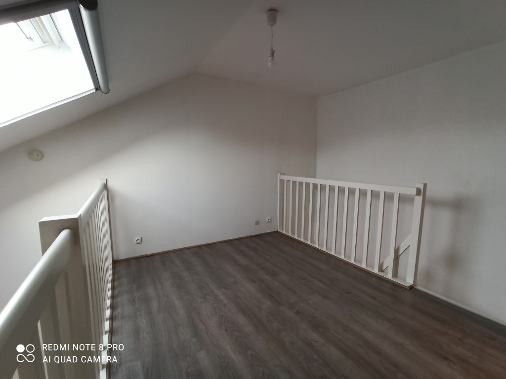 Lomme Bourg - Duplex T1Bis- Garage - Non meublé 