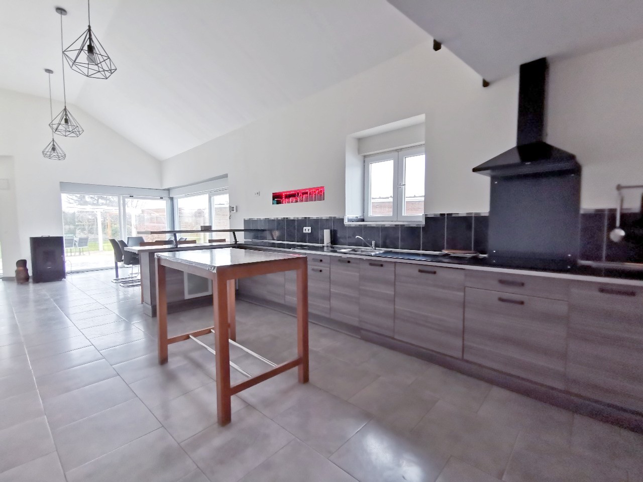 PLAIN PIED NON MITOYEN AVEC MEZZANINE SUR PLUS DE 1 000M²