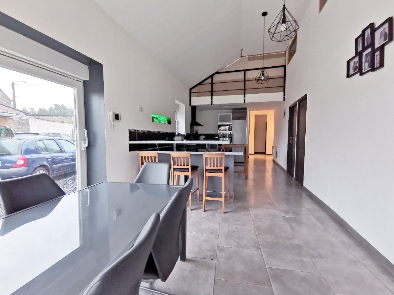 PLAIN PIED NON MITOYEN AVEC MEZZANINE SUR PLUS DE 1 000M²