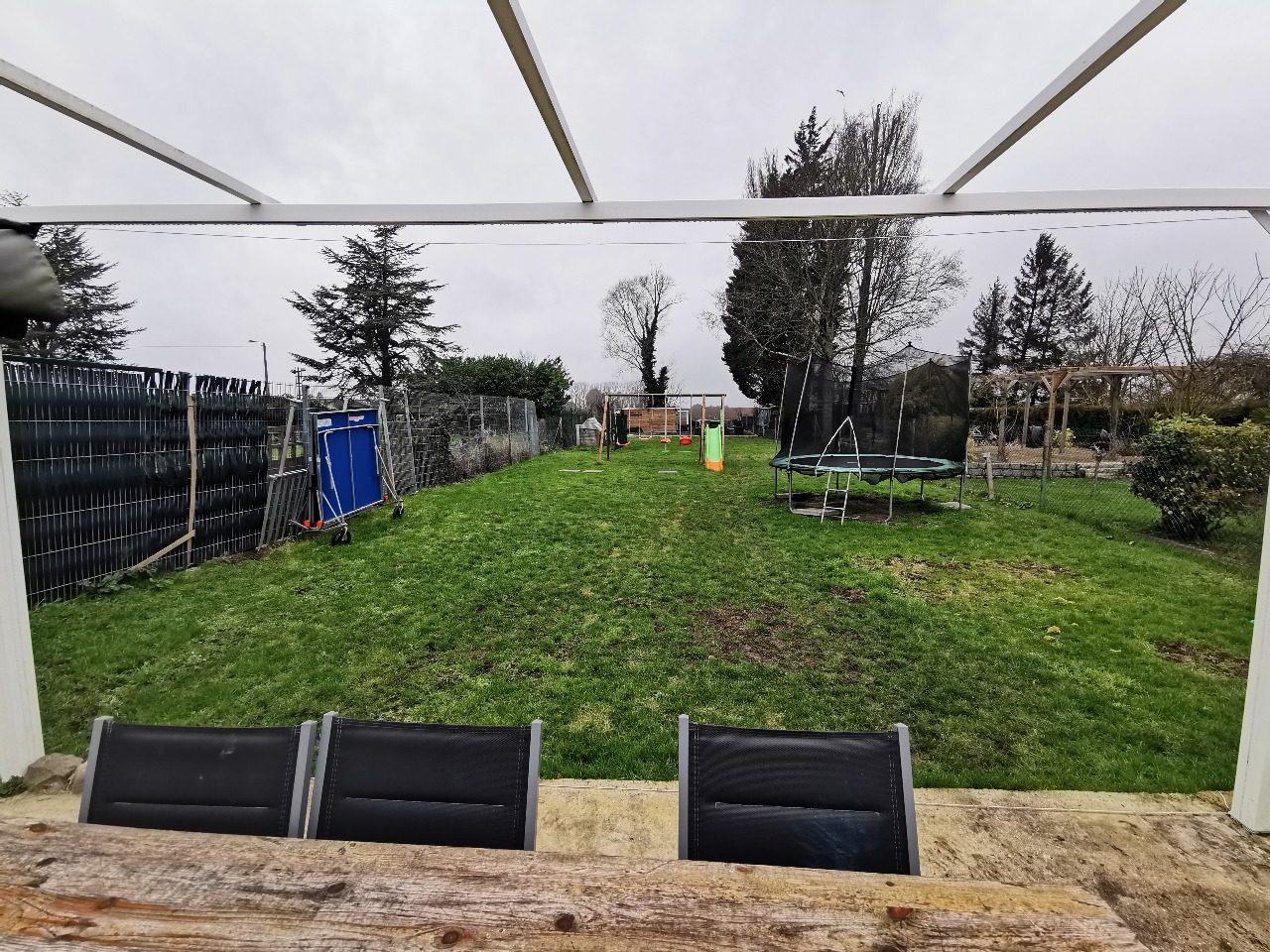 PLAIN PIED NON MITOYEN AVEC MEZZANINE SUR PLUS DE 1 000M²