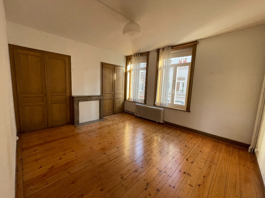 LILLE - MAISON DE CARACTERE - TYPE 7 - ST MICHEL