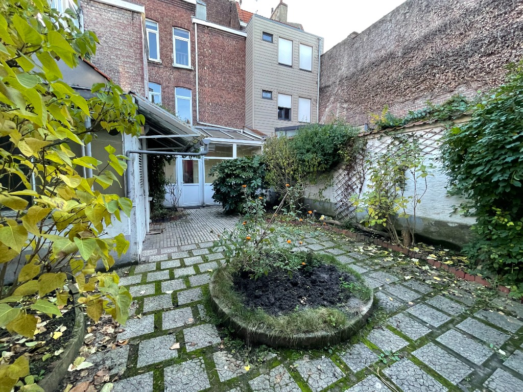 LILLE - MAISON DE CARACTERE - TYPE 7 - ST MICHEL