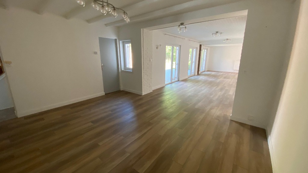 Maison  1900 de 220m² hab. avec garage et beau jardin 