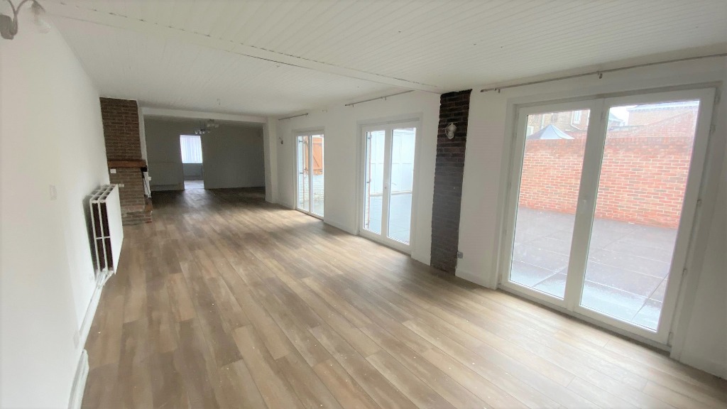 Maison  1900 de 220m² hab. avec garage et beau jardin 