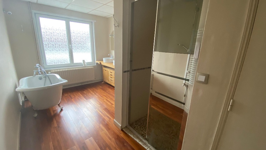 Maison  1900 de 220m² hab. avec garage et beau jardin 