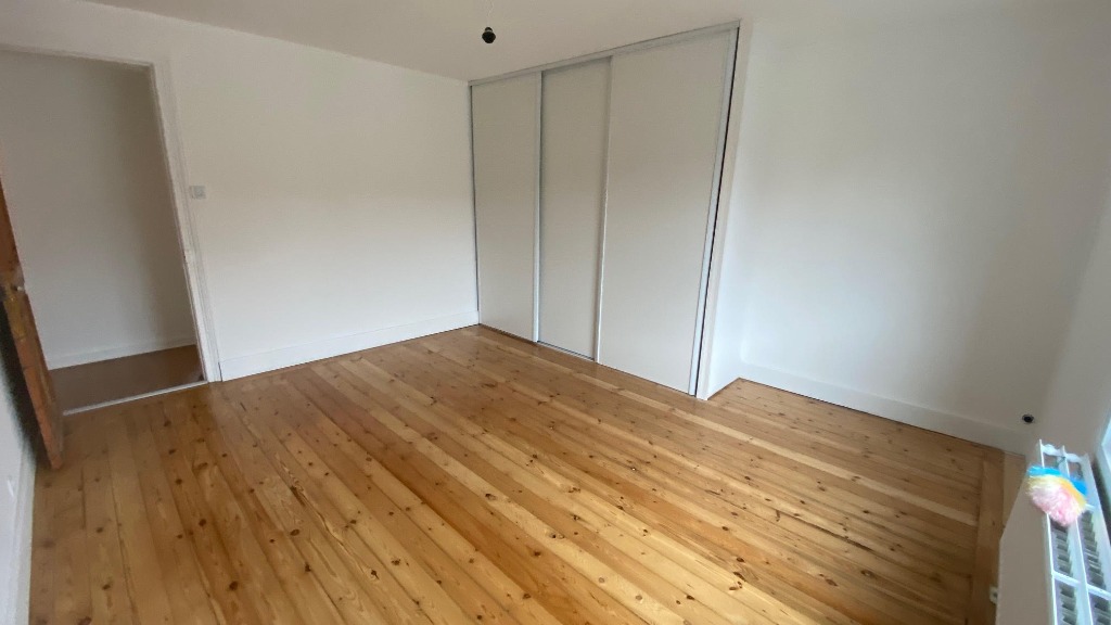 Maison  1900 de 220m² hab. avec garage et beau jardin 