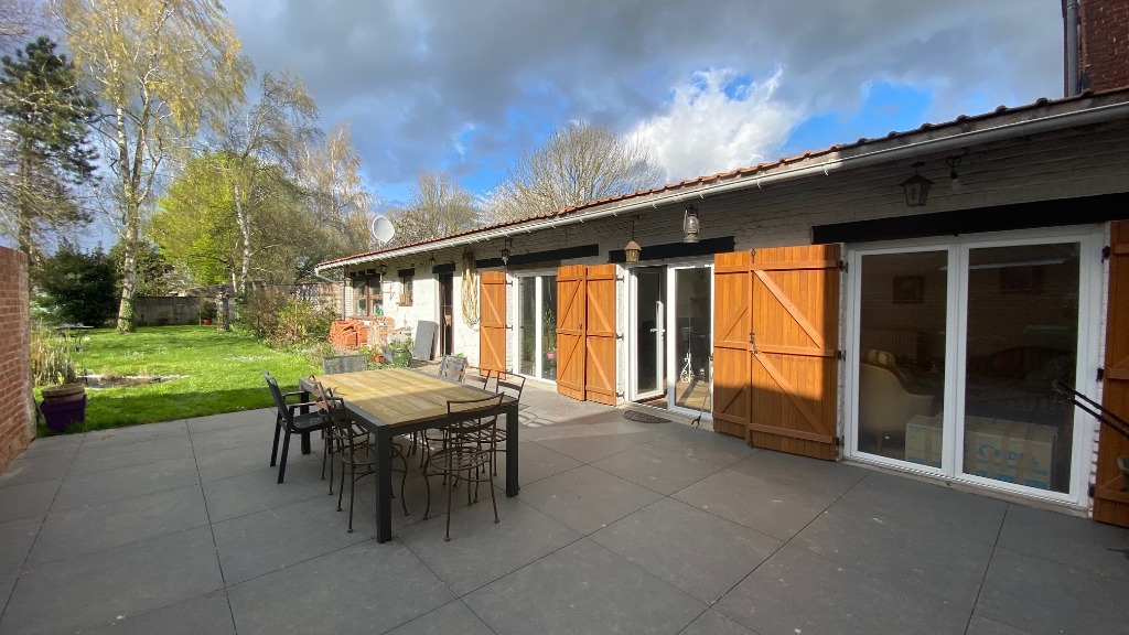 Maison  1900 de 220m² hab. avec garage et beau jardin 