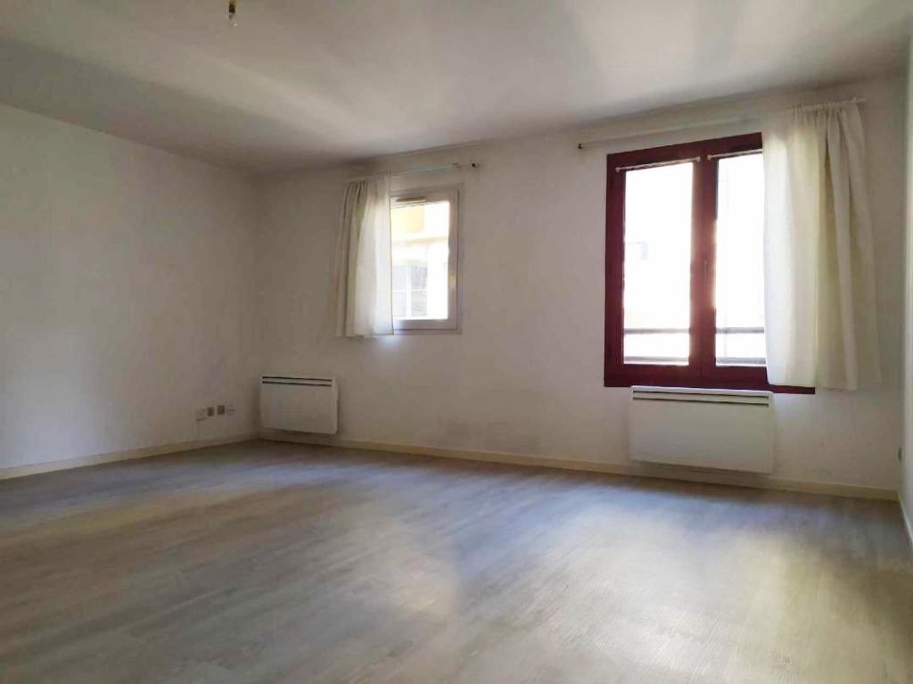 Location appartement - Vieux-Lille - T4 non meublé de 78,43m² rue Doudin