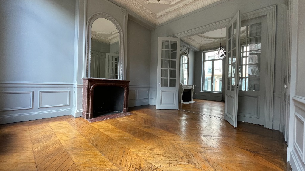 Location appartement - Rue de Bourgogne - Magnifique Appartement Type 5 + bureau