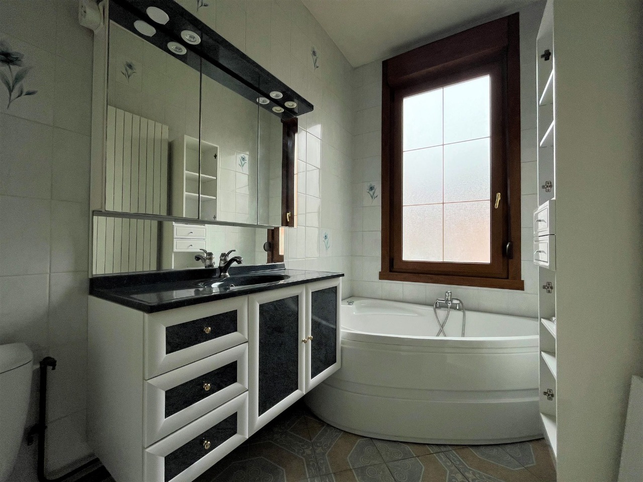 Charmante Bourgeoise 4 Chambres Centre Ville avec Garage !