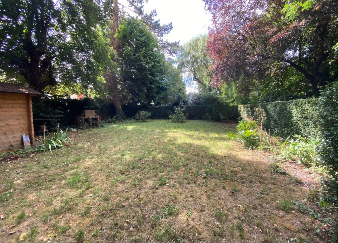T4 dans bel immeuble avec garage et exterieur