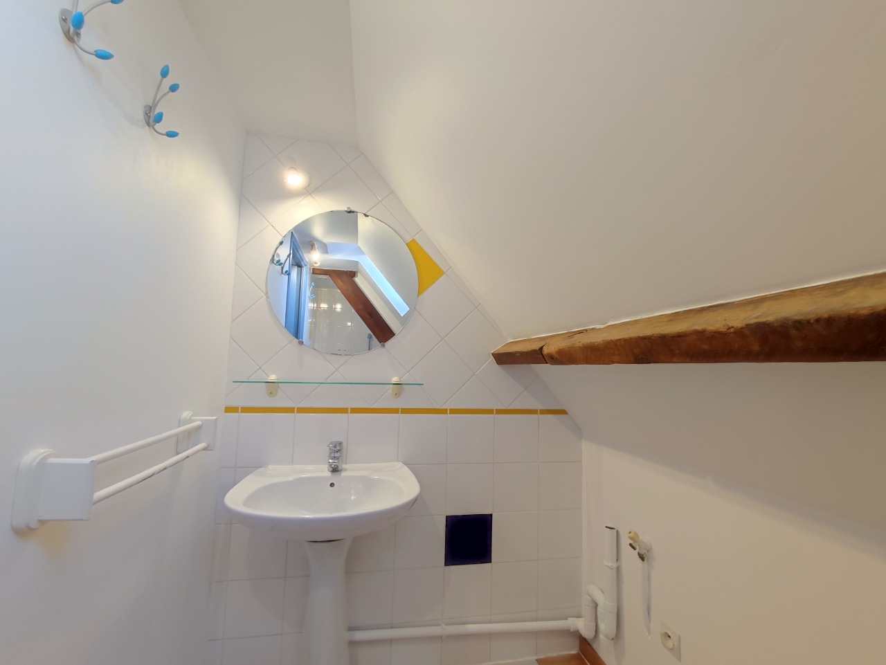 Grand studio de 20m² proche des commerces et de la gare.