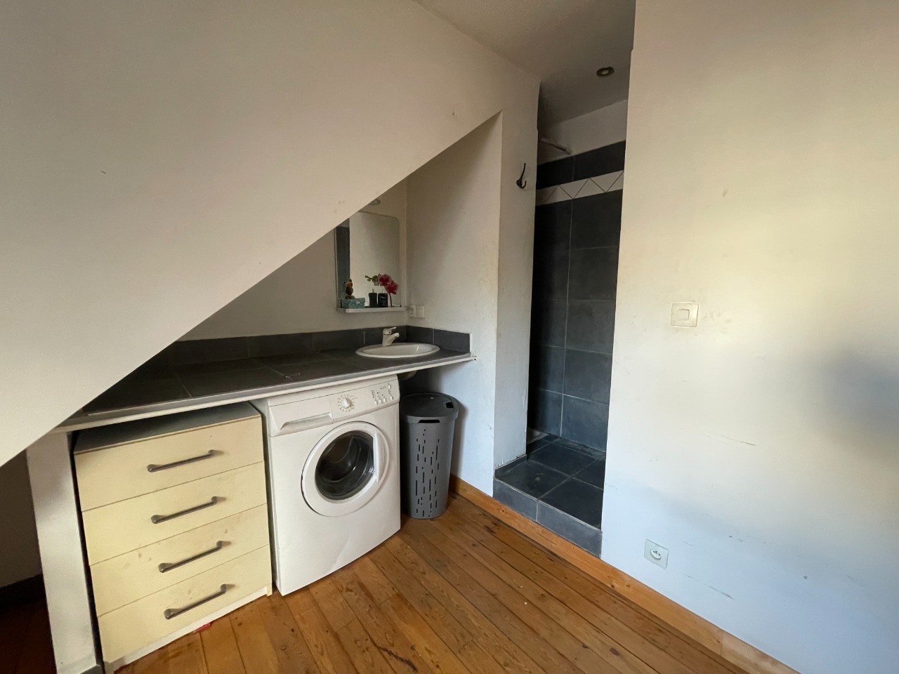 Rue Gambetta - Joli T2 avec extérieur à rénover