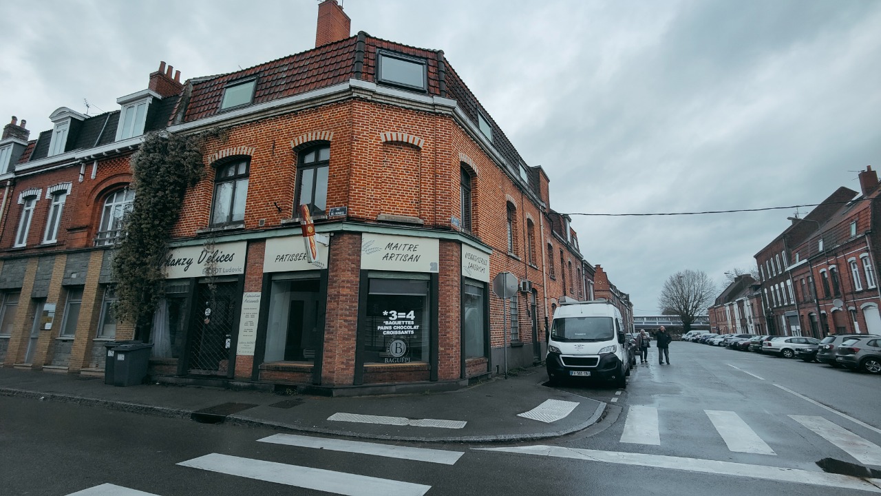  immeuble à usage mixte avec T4+ 3 ENTREES indépendantes