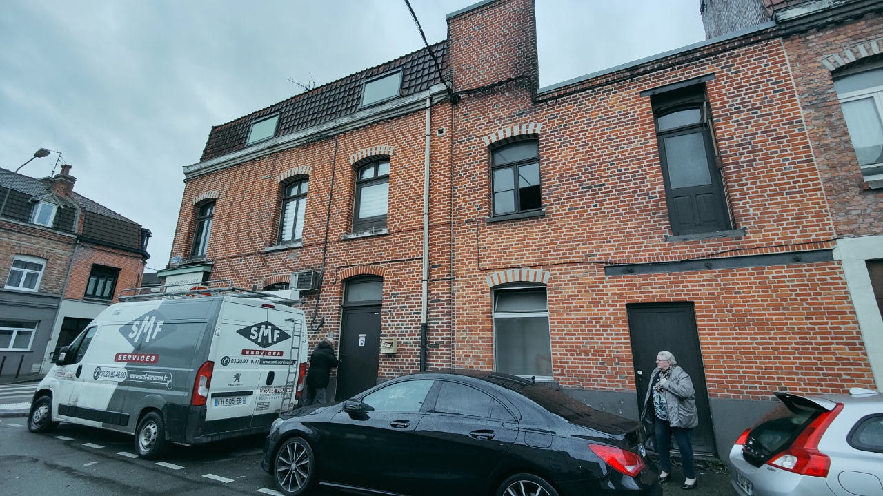  immeuble à usage mixte avec T4+ 3 ENTREES indépendantes