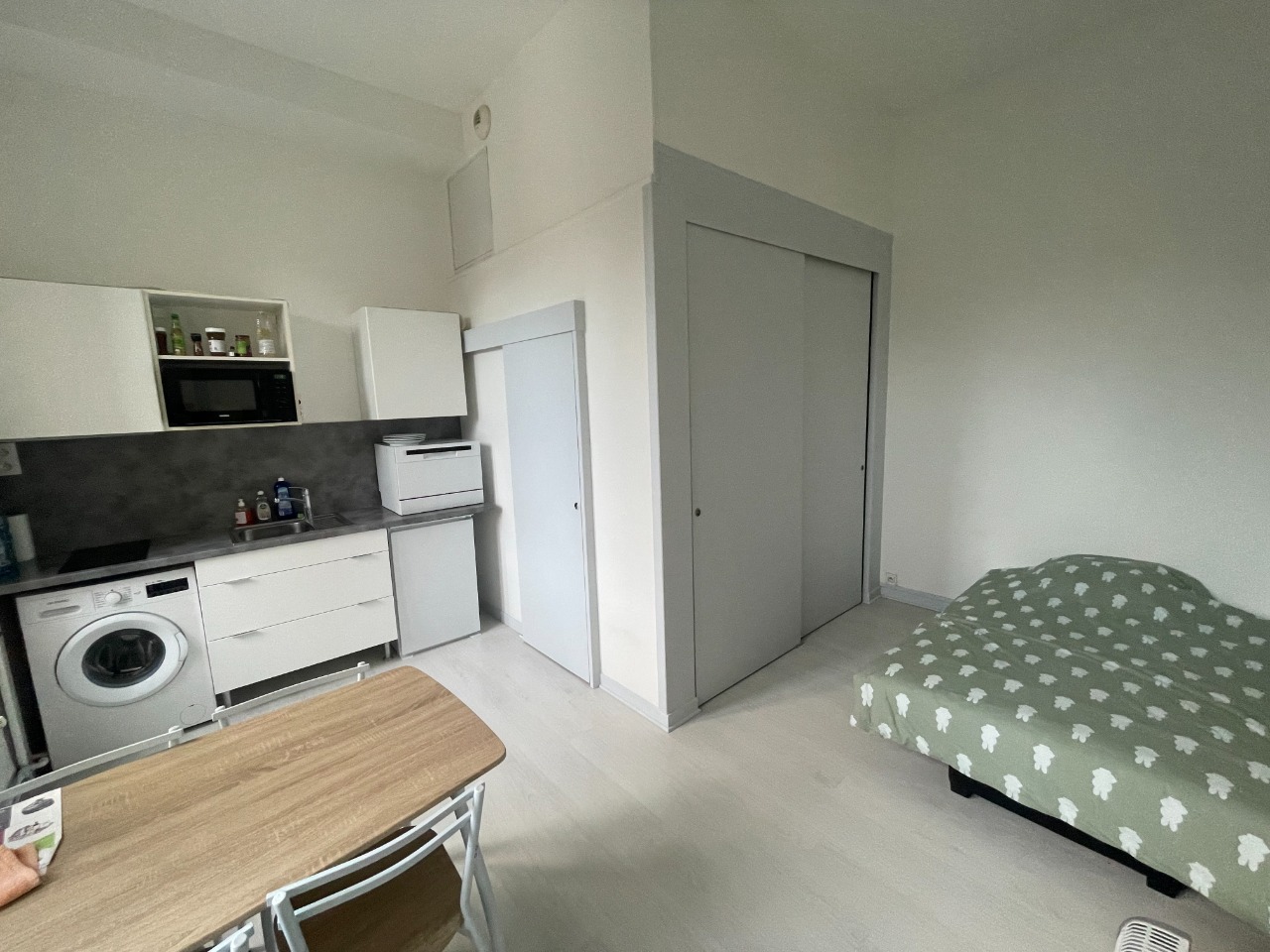 Location appartement 59000 Lille - Cormontaigne - Studio meublé et rénové - Calme - 20m2