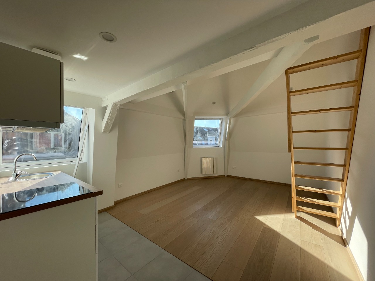 Fives - Joli studio avec mezzanine