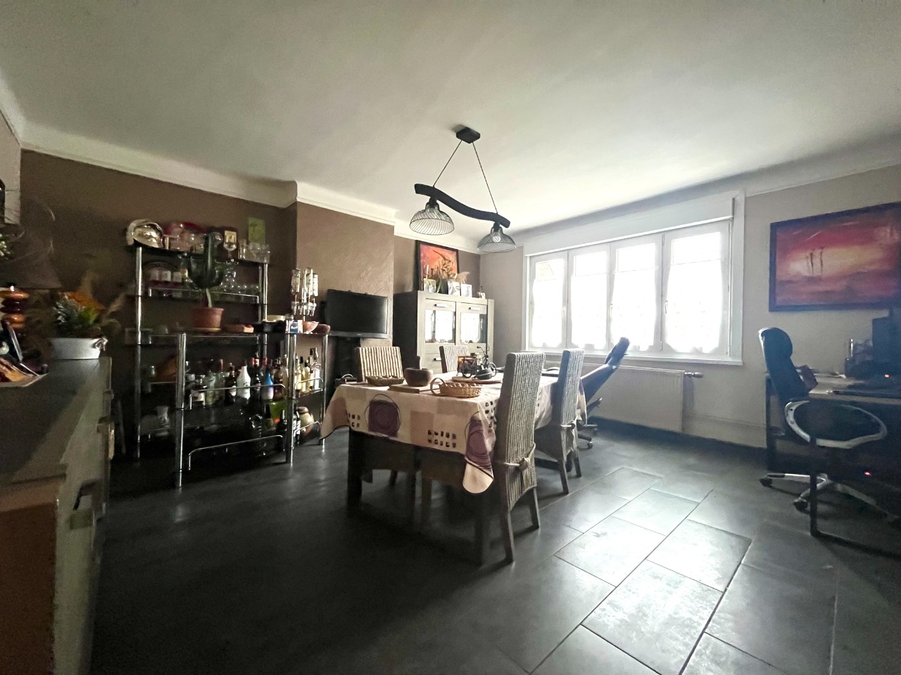 MAISON AVEC COMMERCE AUX NOMBREUSES POSSIBILITÉS 