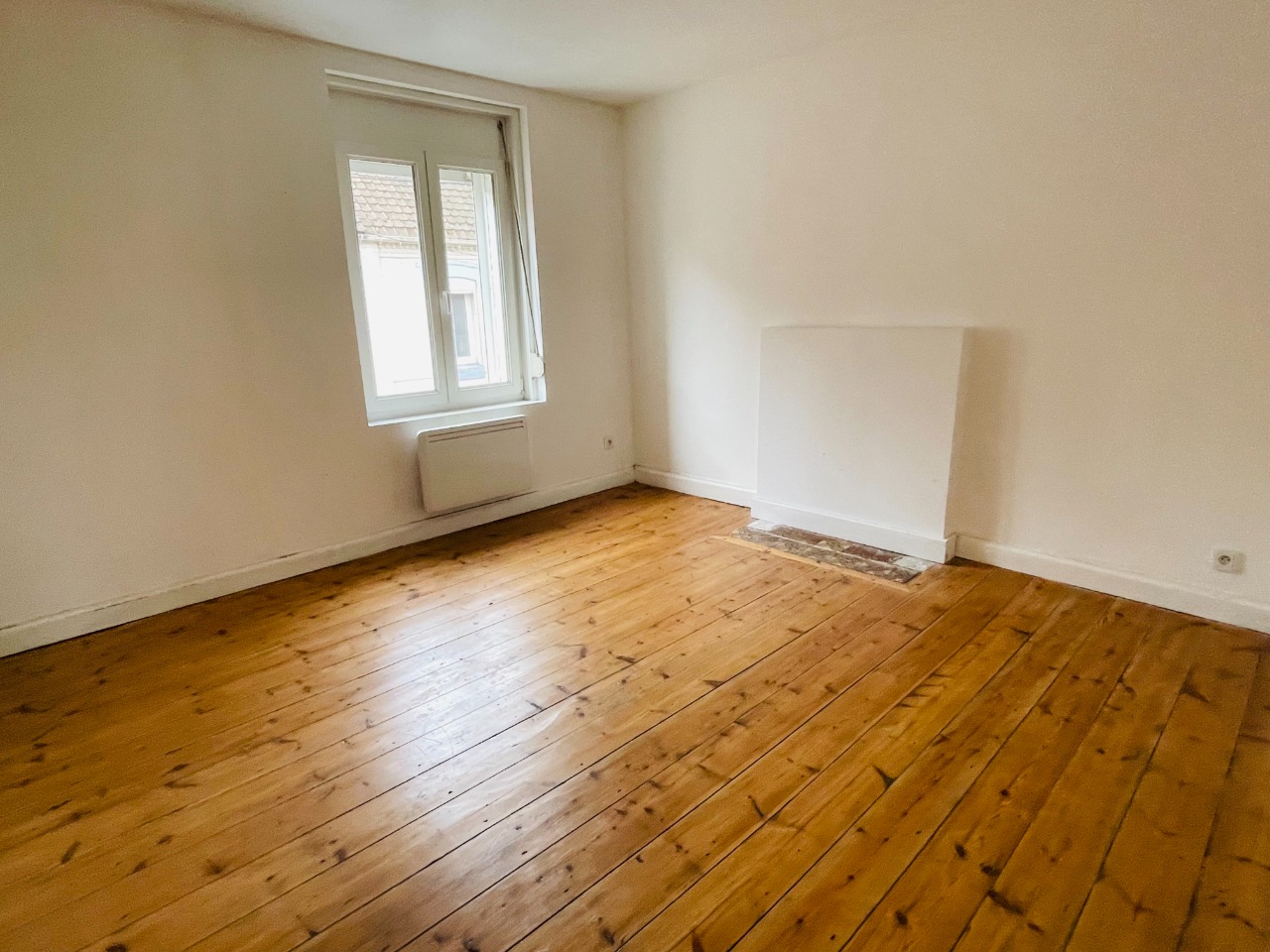 Vente maison 62400 Bethune - Charmante maison1930 rénovée avec 2 chambres et 1 bureau