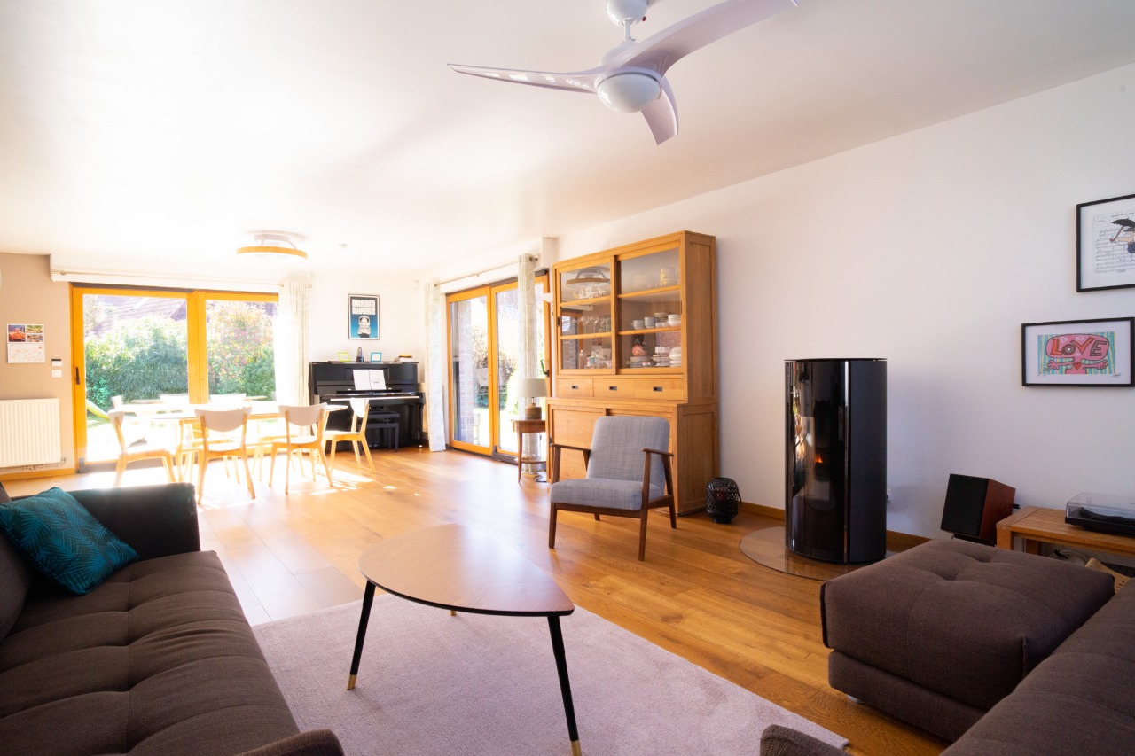 Individuelle en second rang, beaux volumes.