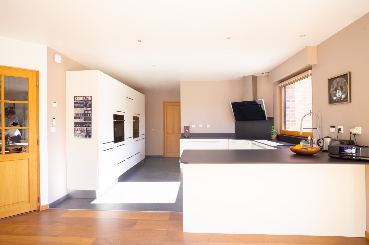 Individuelle en second rang, beaux volumes.
