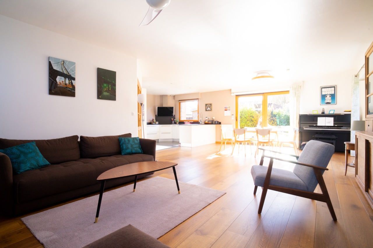 Individuelle en second rang, beaux volumes.
