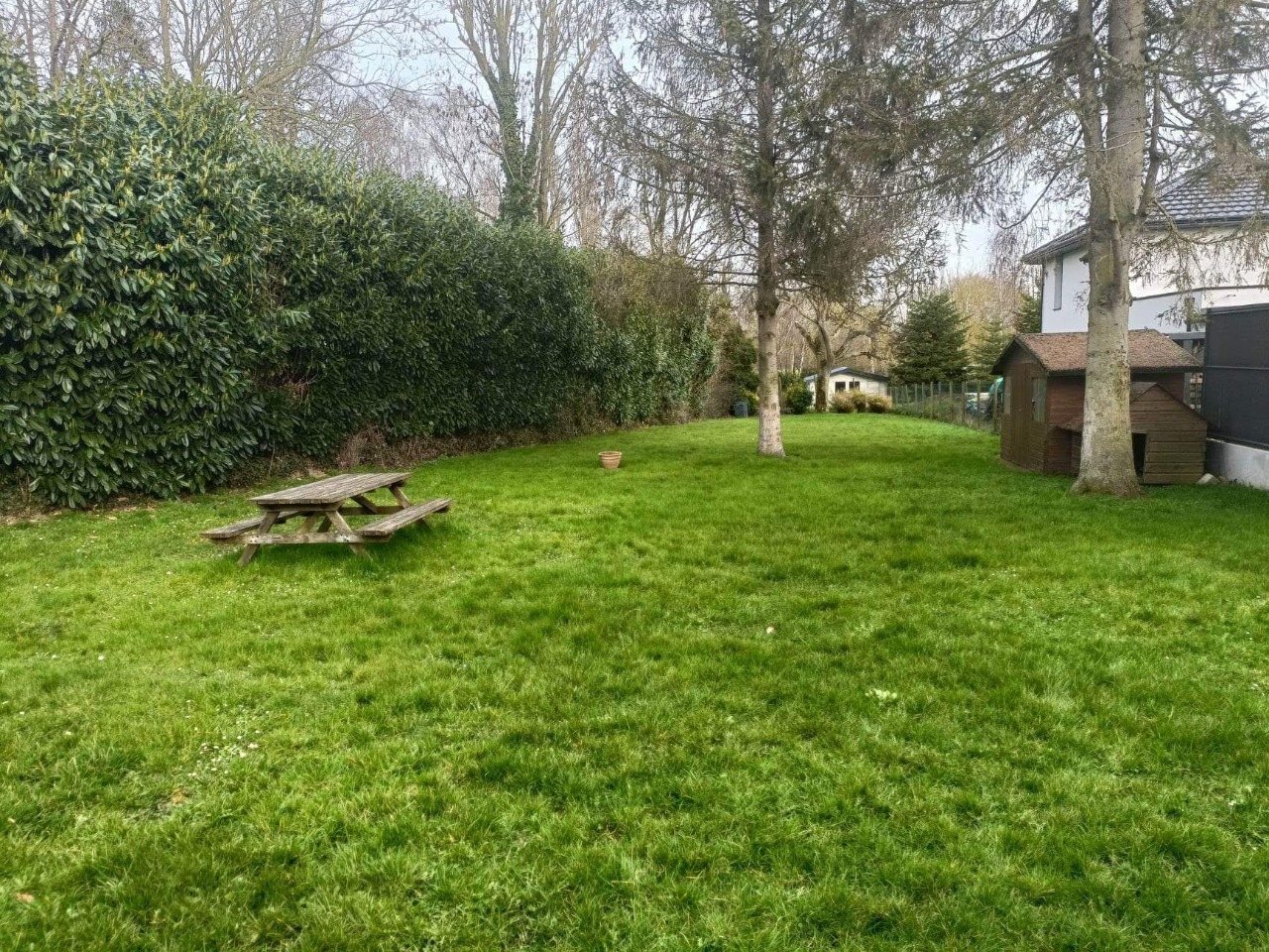 Maison large façade individuelle sur 835m² de terrain 
