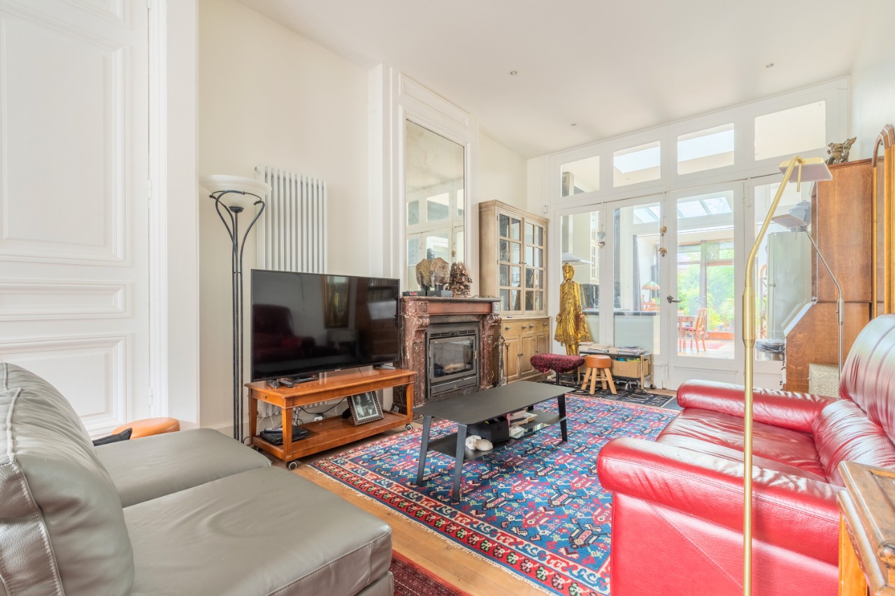 Vente maison 59000 Lille - Maison de ville 250m2 avec jardin et cave 