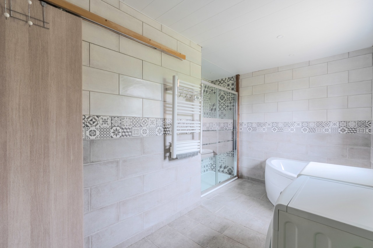 Maison semi individuelle 2 chambres 1 bureau jardin garage