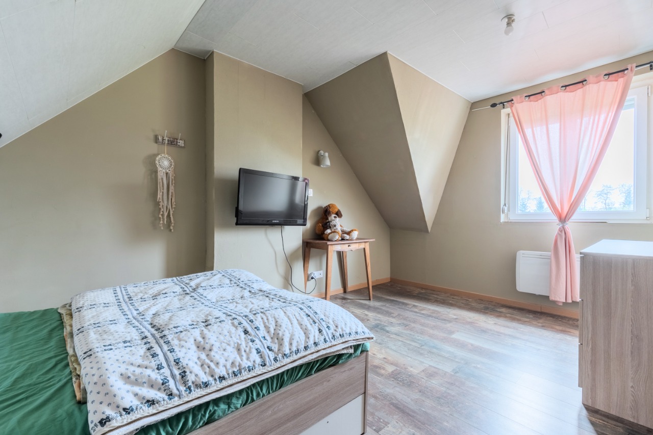 Maison semi individuelle 2 chambres 1 bureau jardin garage