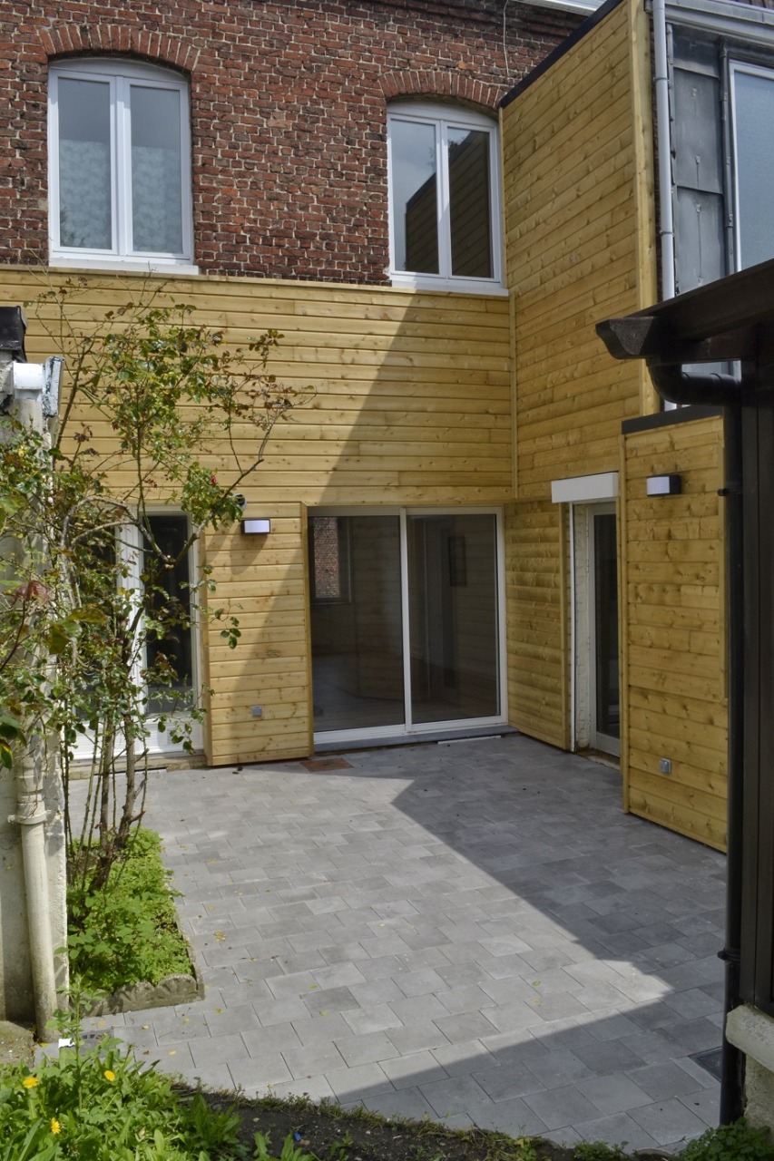 Entièrement rénovée, quartier des écoles, jardin, garage.