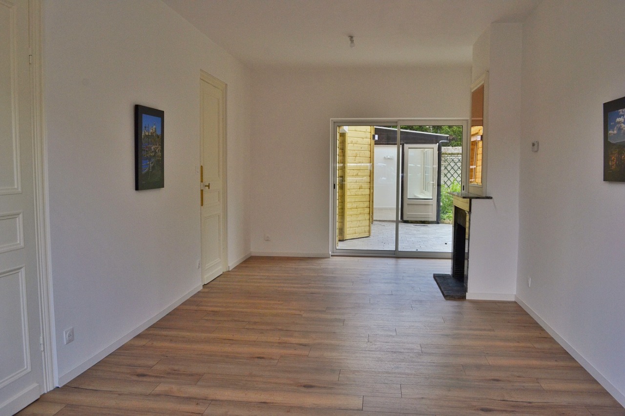 Entièrement rénovée, quartier des écoles, jardin, garage.