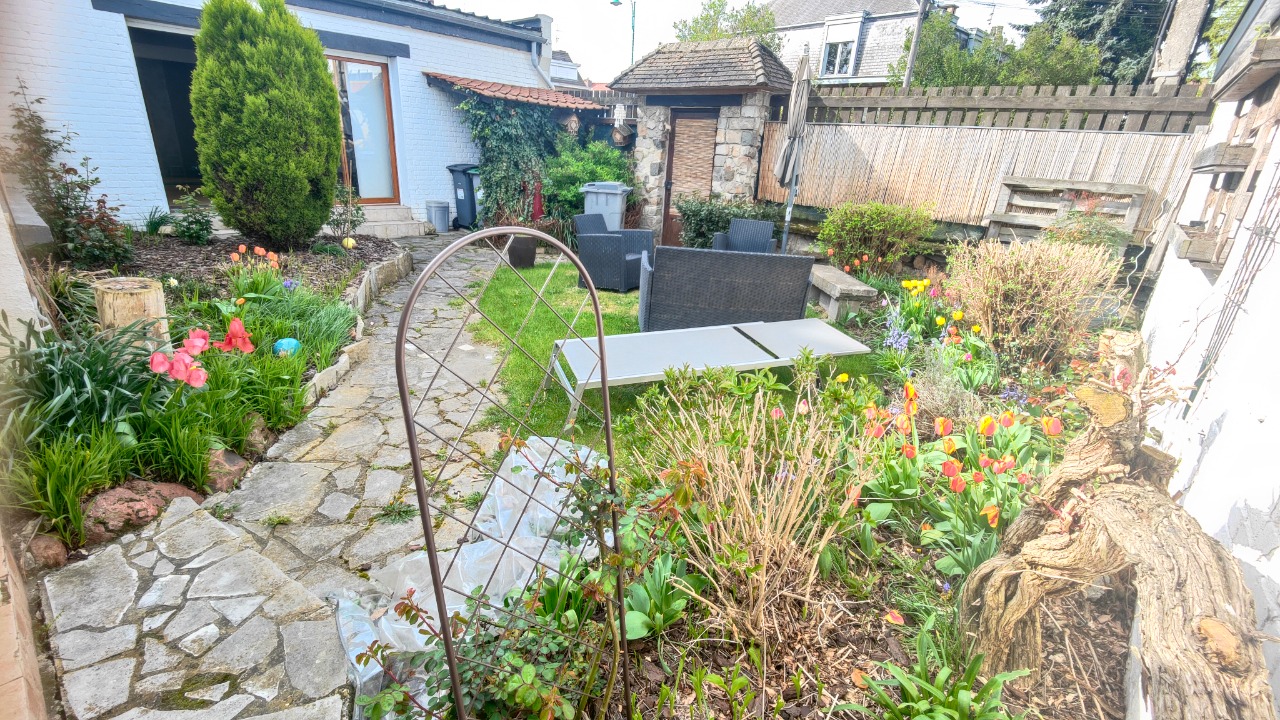 Hallennes  superbe bourgeoise T9+,  avec jardin et garage