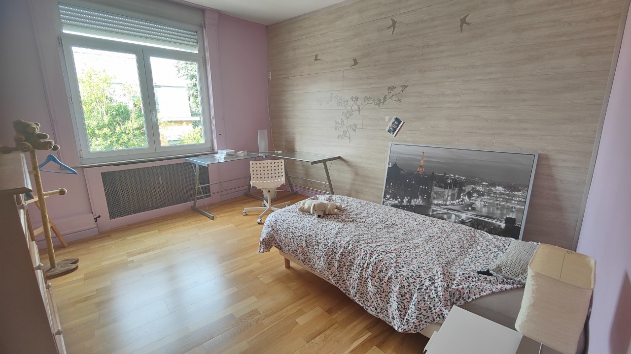 Hallennes  superbe bourgeoise T9+,  avec jardin et garage