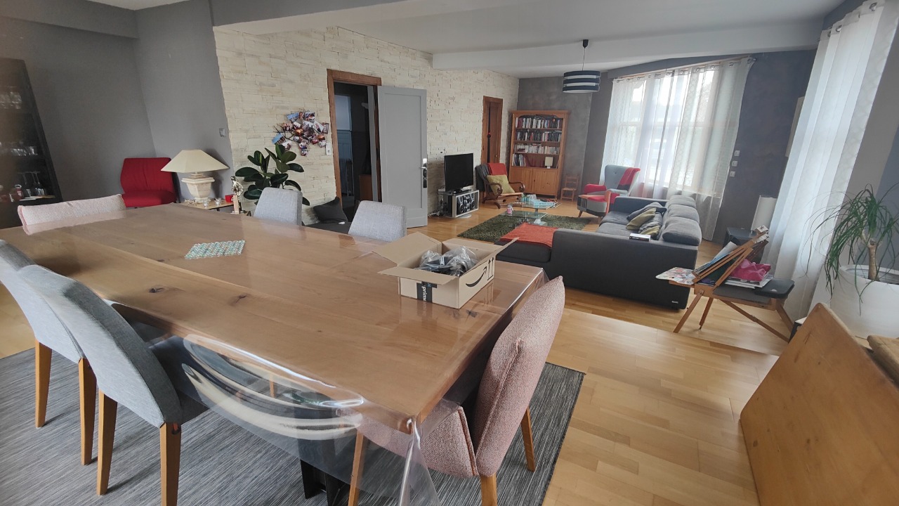 Hallennes  superbe bourgeoise T9+,  avec jardin et garage
