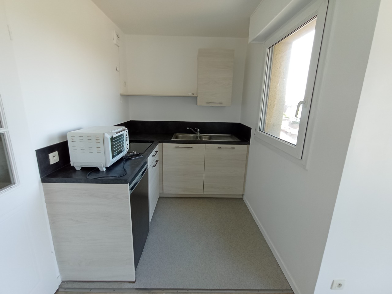 Studio - garage - cave  - 28,42 m²