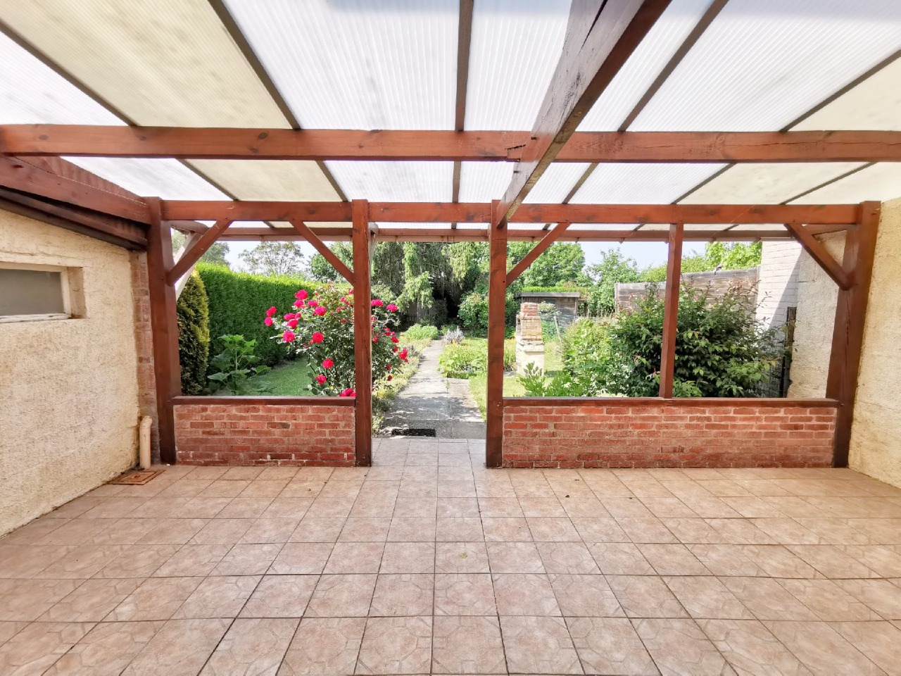 Maison semi individuelle avec jardin et garage