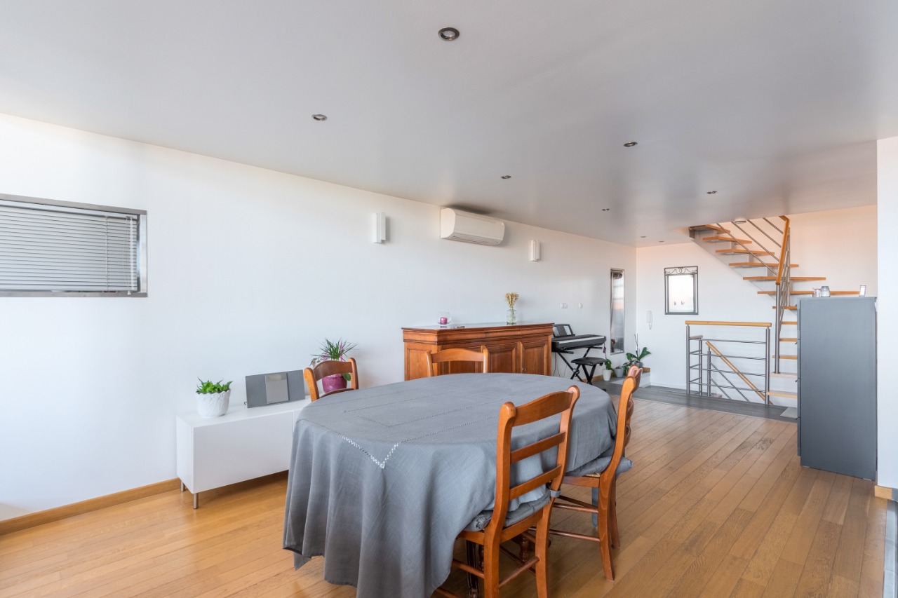 LOFT Triplex - 4 Chambres 1 bureau  - une loggia de 28m²