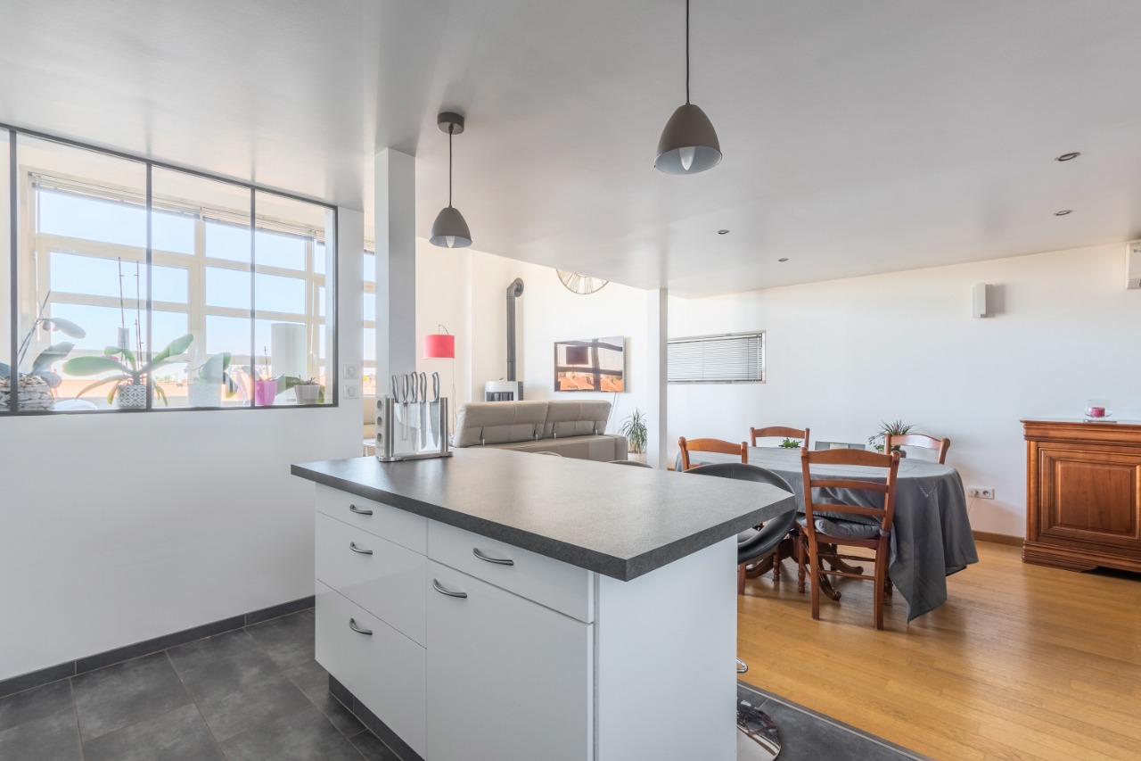 LOFT Triplex - 4 Chambres 1 bureau  - une loggia de 28m²