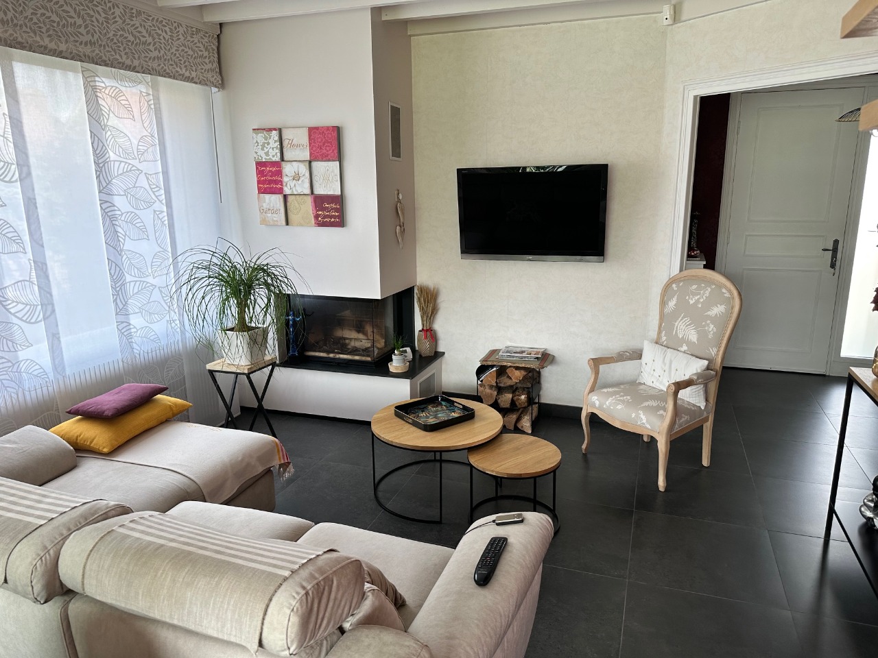 Individuelle, quatre chambres, jardin, garage.