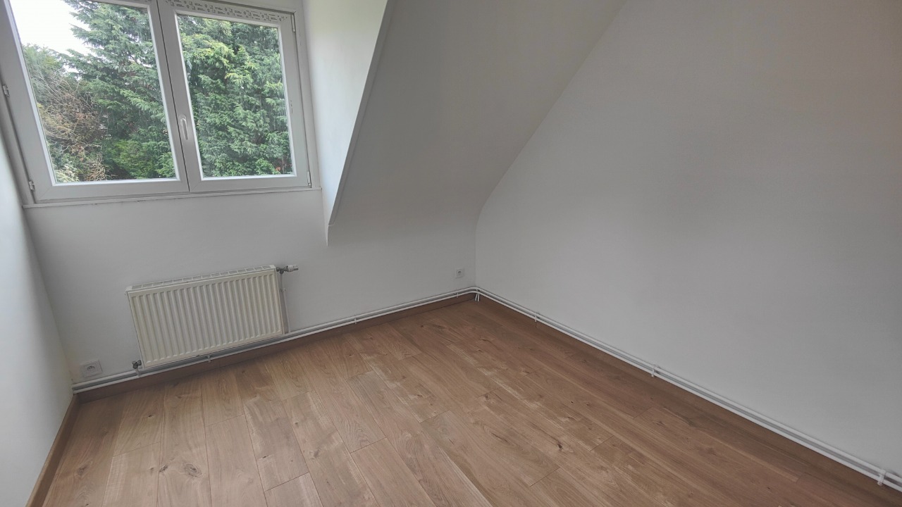 Hallennes lez haubourdin / maison semi indi.T5+Garage/450M² 