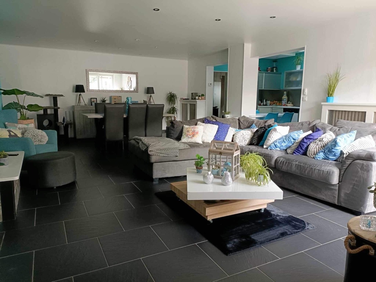 Immeuble avec Maison 4 chambres et Cellule commerciale 