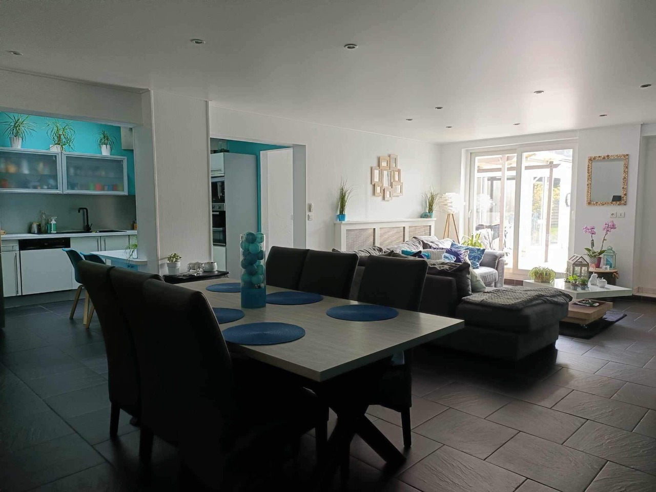 Immeuble avec Maison 4 chambres et Cellule commerciale 